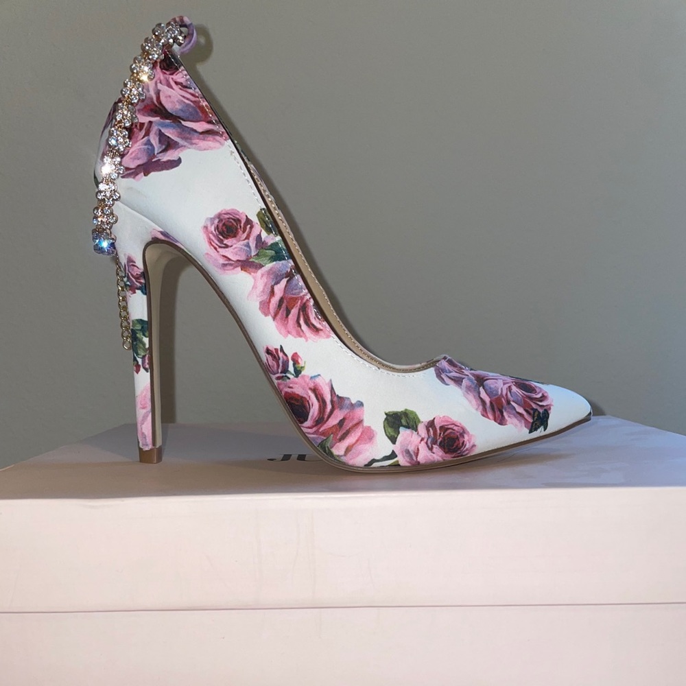 Brand new JustFab white floral Heels